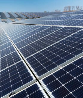 beautiful-alternative-energy-plant-with-solar-panels